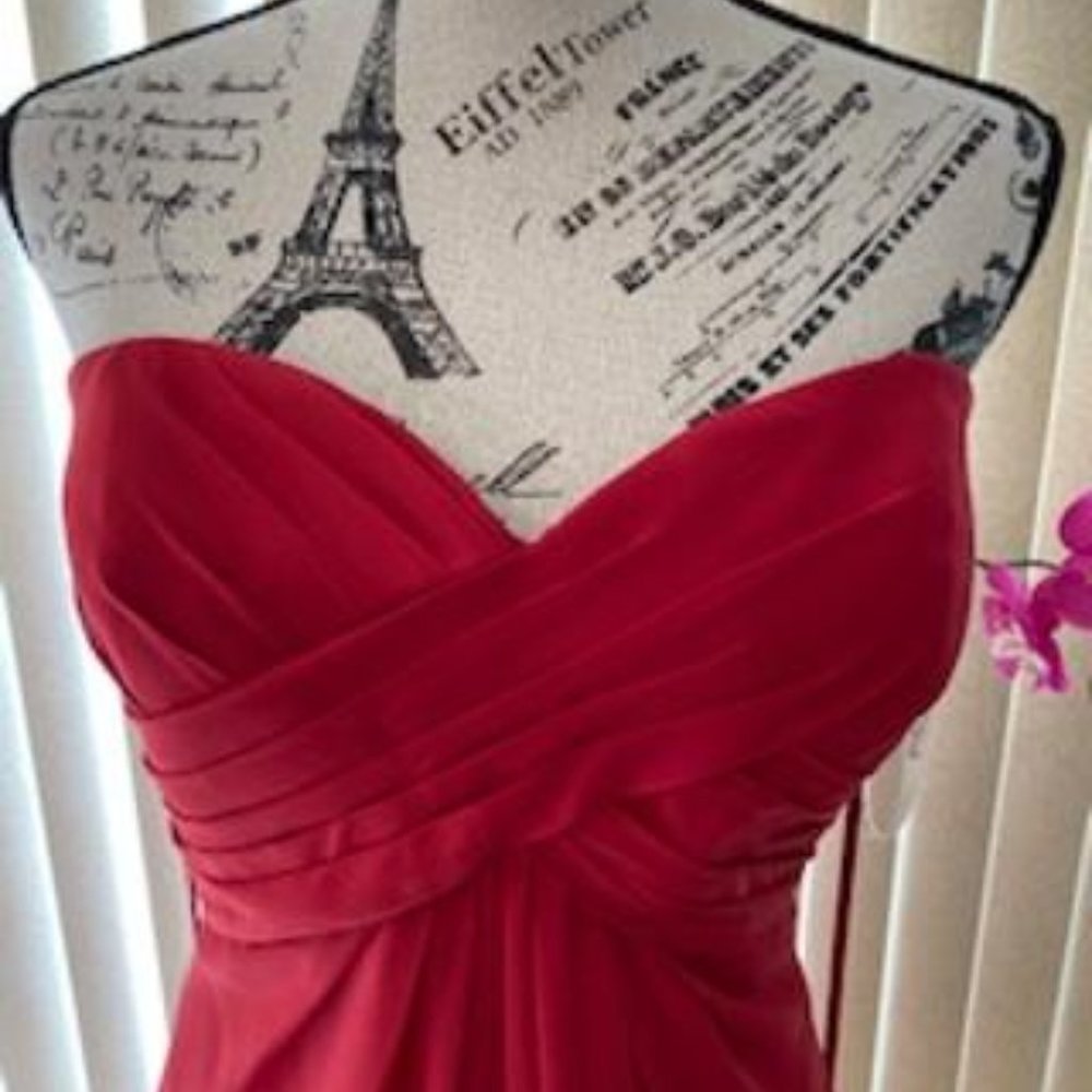 Elegant Red Chiffon Strapless Formal Evening Gown